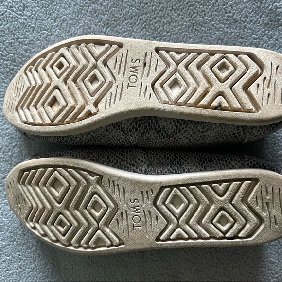 TOMS: gray snakeskin style - Picture 3 of 3